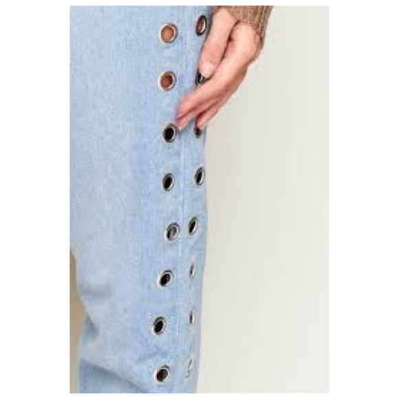 Zara Studded High Rise Engineering Mom Jeans Grommet Detail Raw Hem Crop Size 8 - Picture 2 of 13